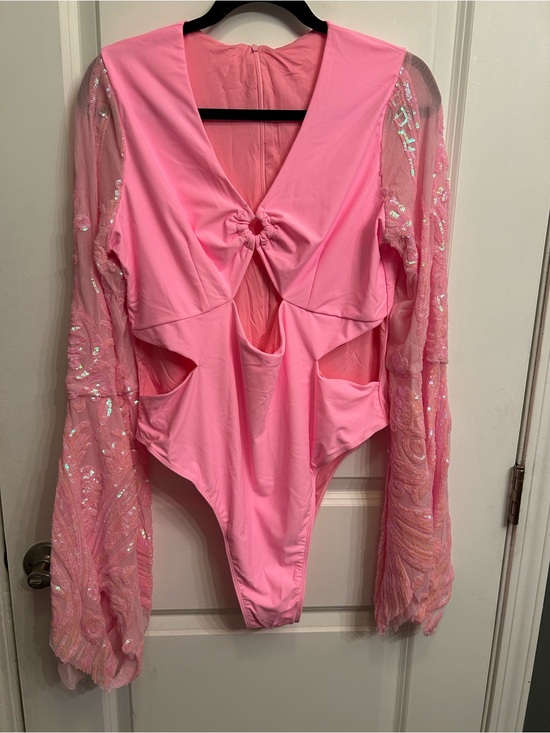 iHeartRaves Tops - Iheartraves Plur life bell sleeve bodysuit